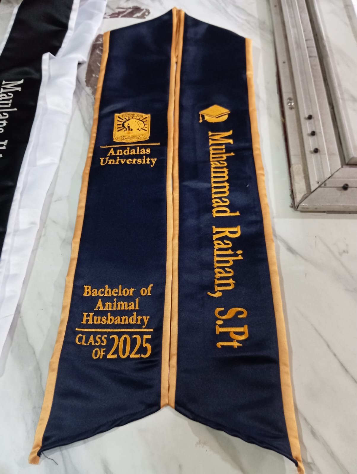 Selendang Saten Tebal  02